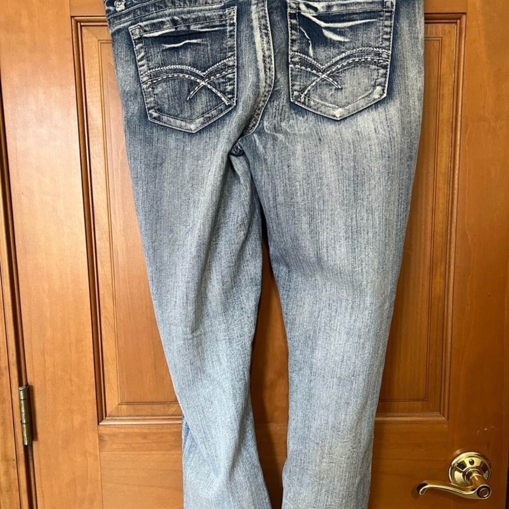 Rue21 Women's Faded Blue Skinny Jeans